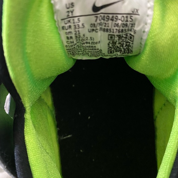 Boys Nike sneakers - Picture 6 of 11